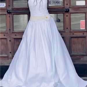 Elegant White Strapless wedding dress or gown